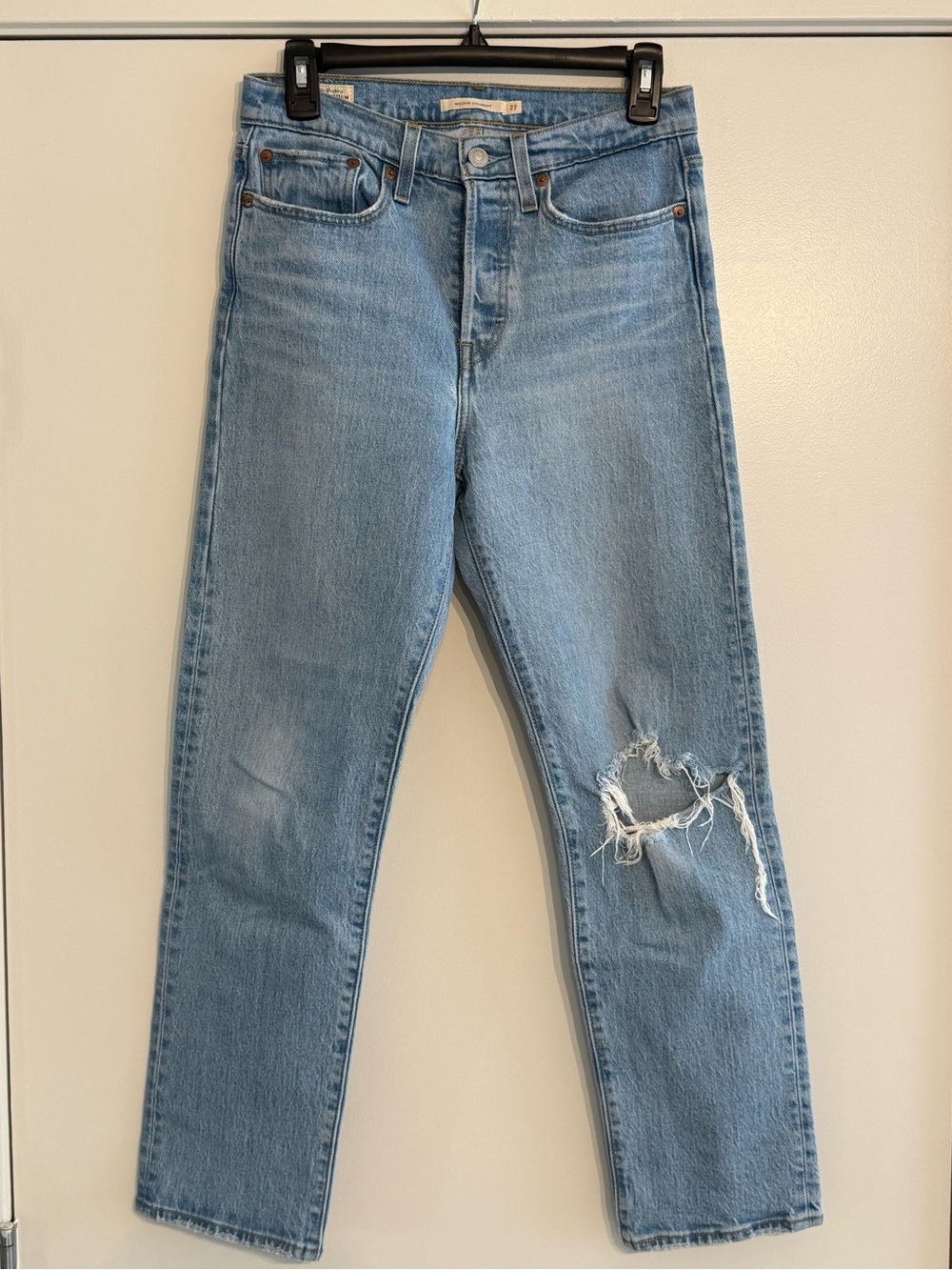 Levi’s Wedgie Straight jeans, size 27, light wash